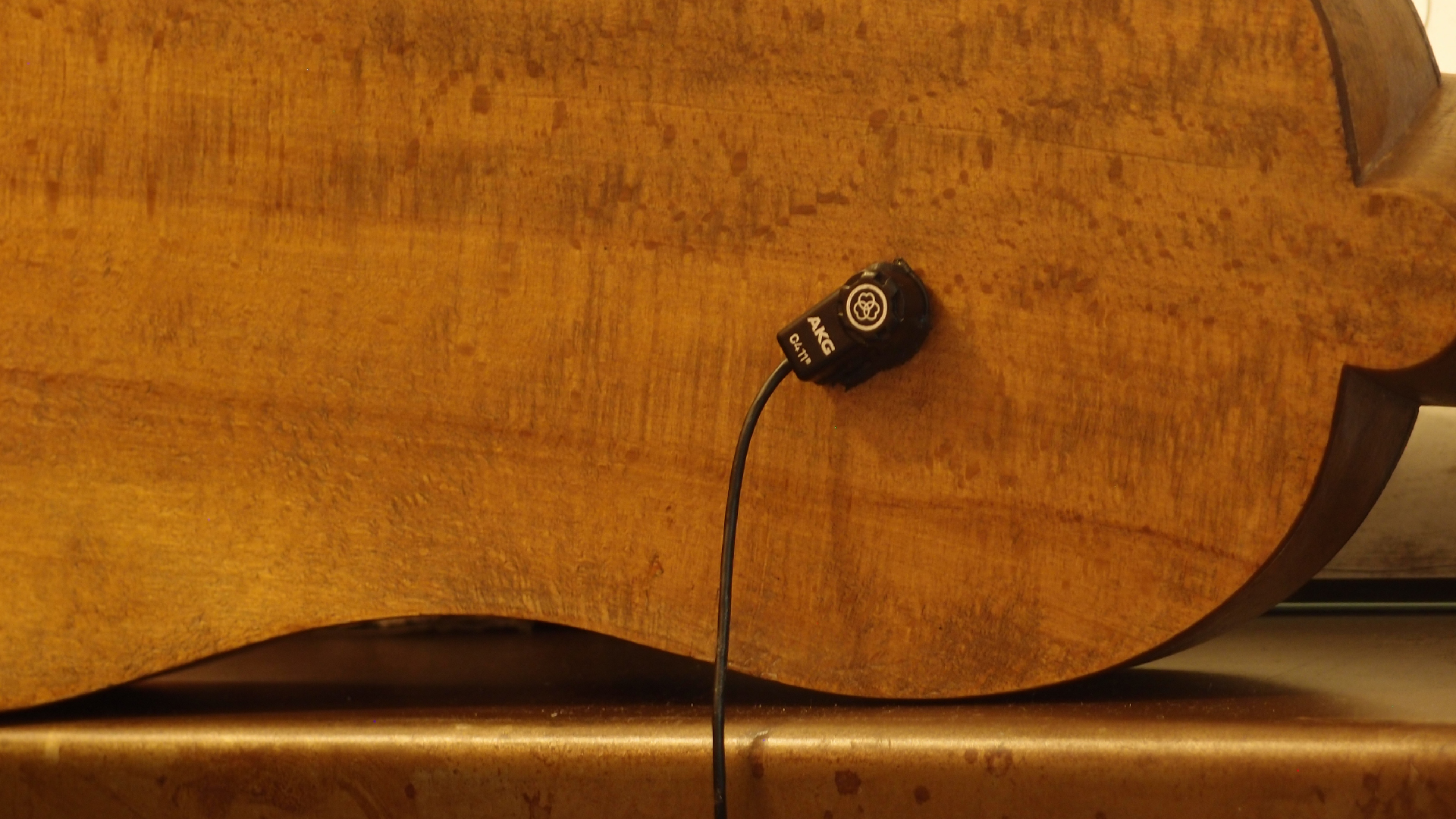 mit 4 Akg C411 PP Krperschallwandlern