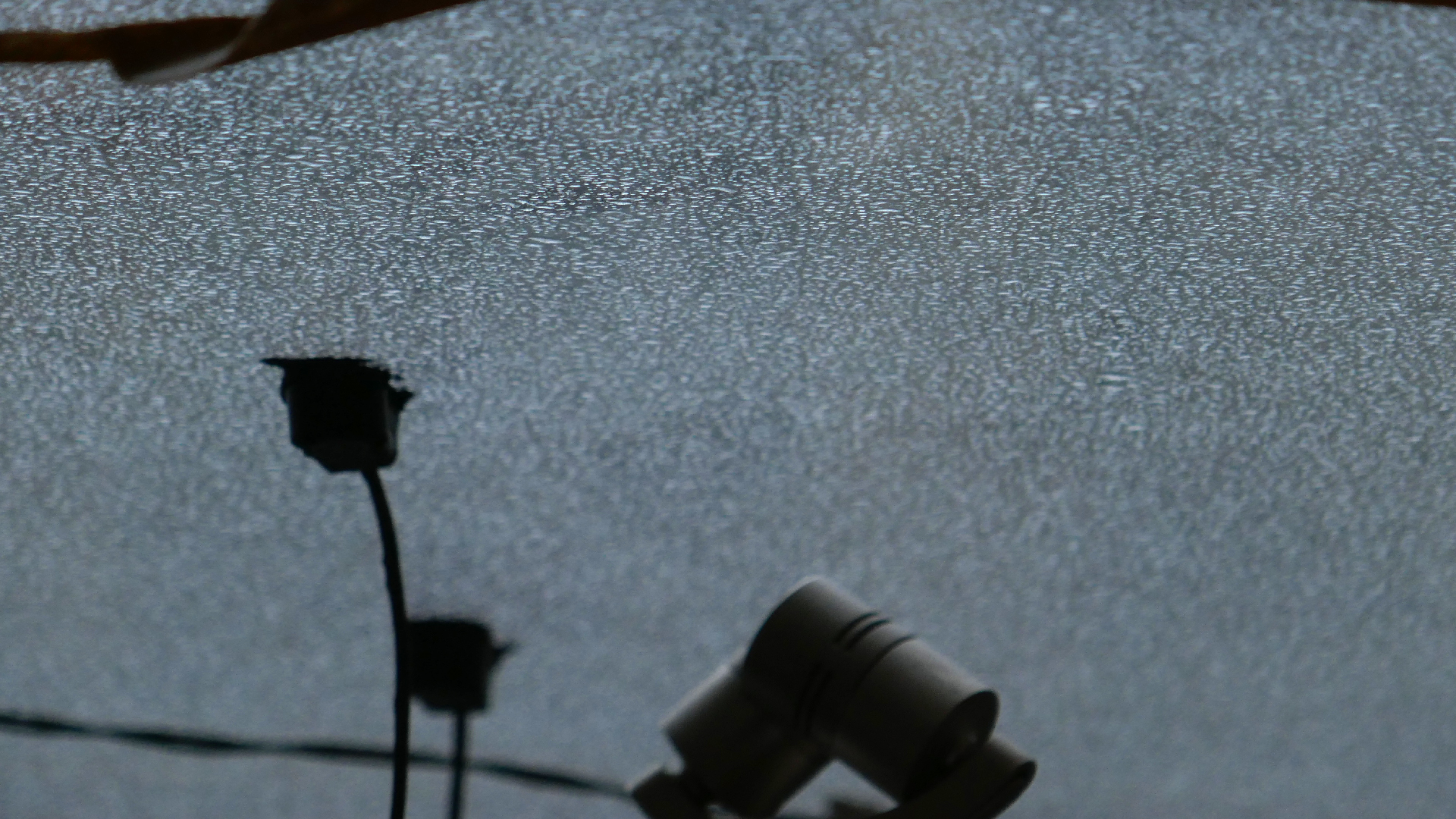 2022-02-08 Das Kleine Regen Rhythmus Orchester (Fensterglas einfach, im Bilderrahmen, II) (Audio, Video)