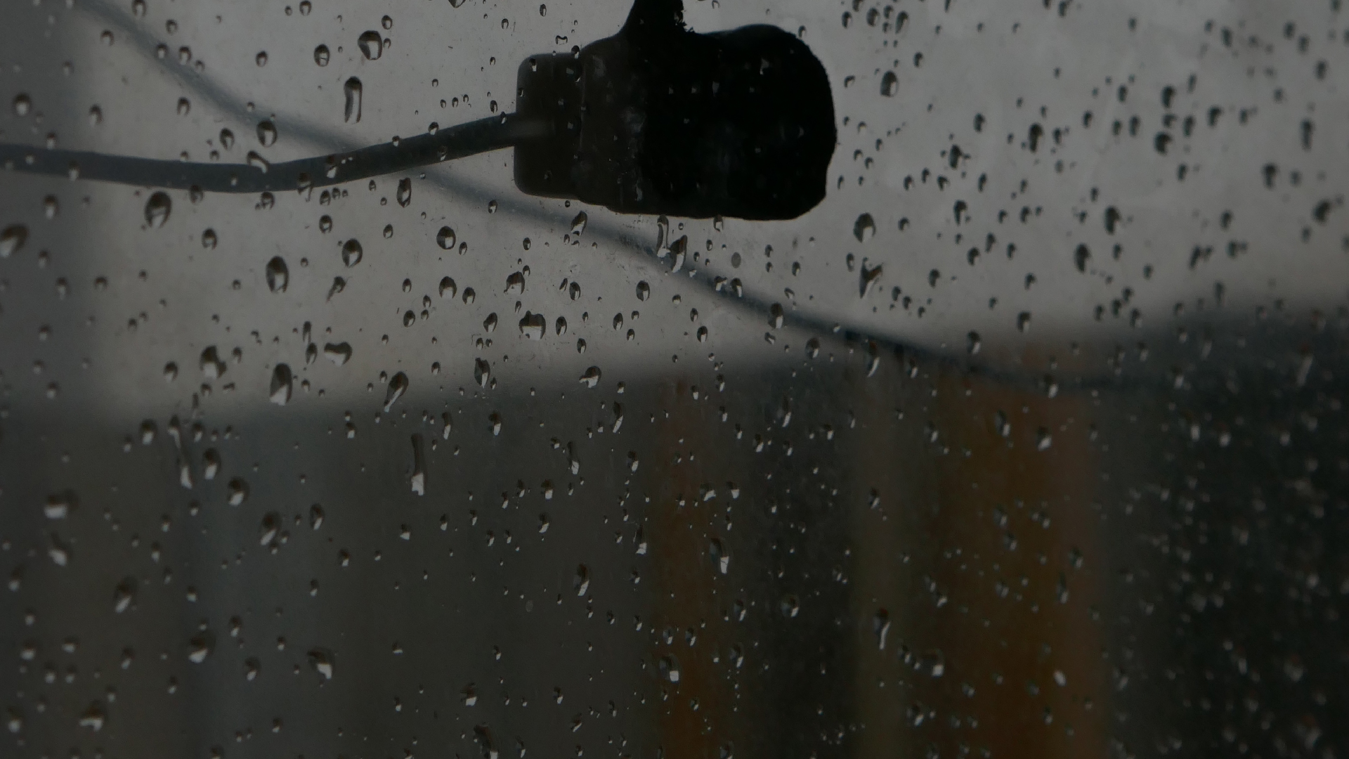 2022-02-16 Das Kleine Regen Rhythmus Orchester (Fensterglas einfach, im Bilderrahmen, III) (Audio, Video)