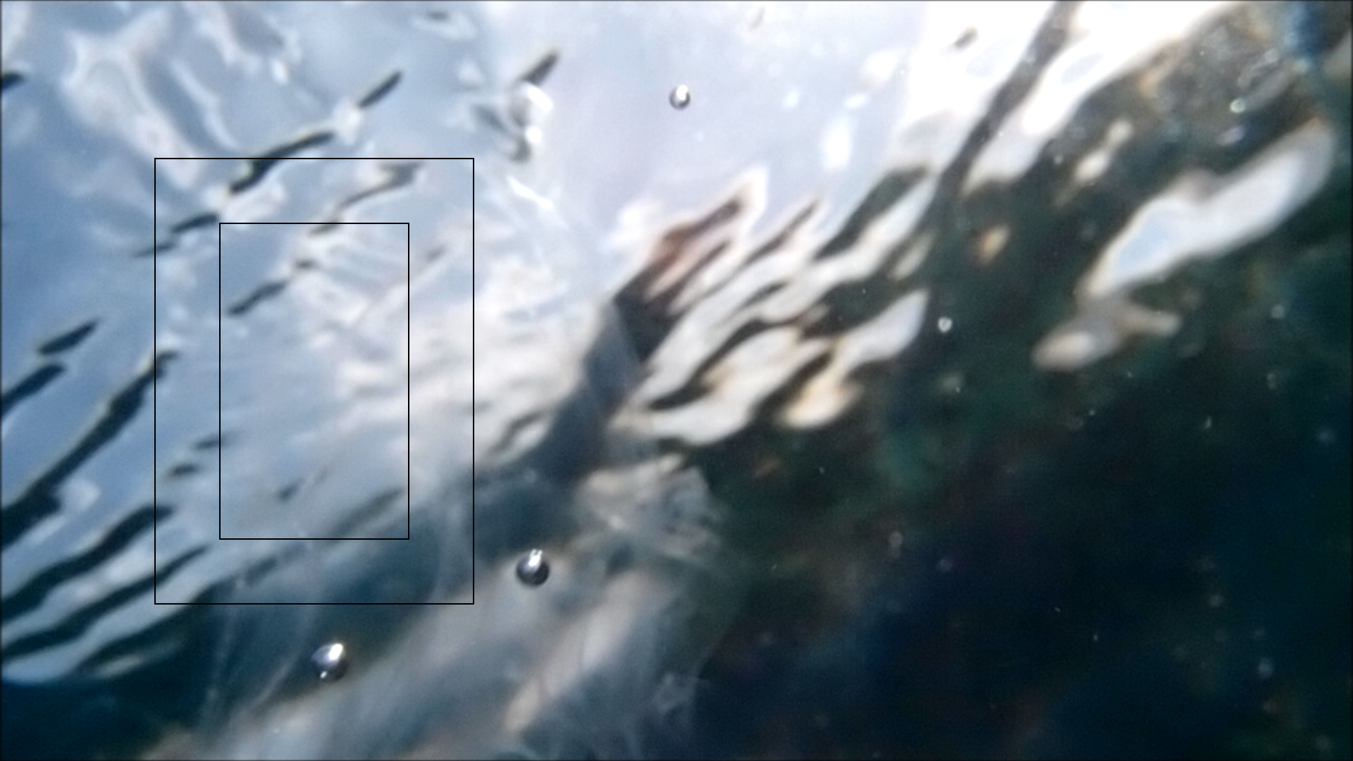 2022-04-14 Am Strand und im Wasser (Quallenvideo, Stills & Numbers) (Typo Grafik, Video)