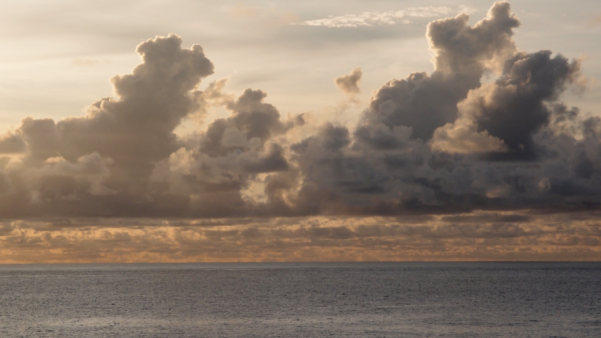 2022-10-27 15 Uhr 58 Wolken und Wellen (Foto, Video)