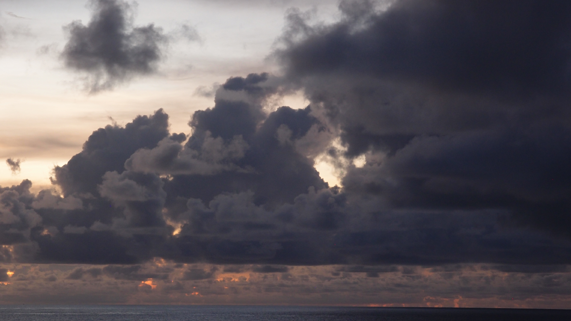 2022-10-27 15 Uhr 58 Wolken und Wellen (Foto, Video)