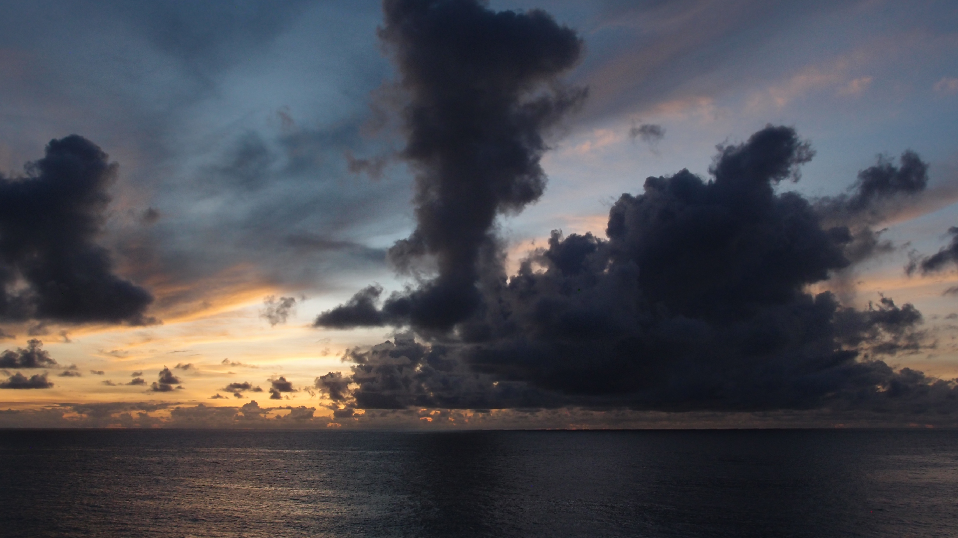 2022-10-27 15 Uhr 58 Wolken und Wellen (Foto, Video)