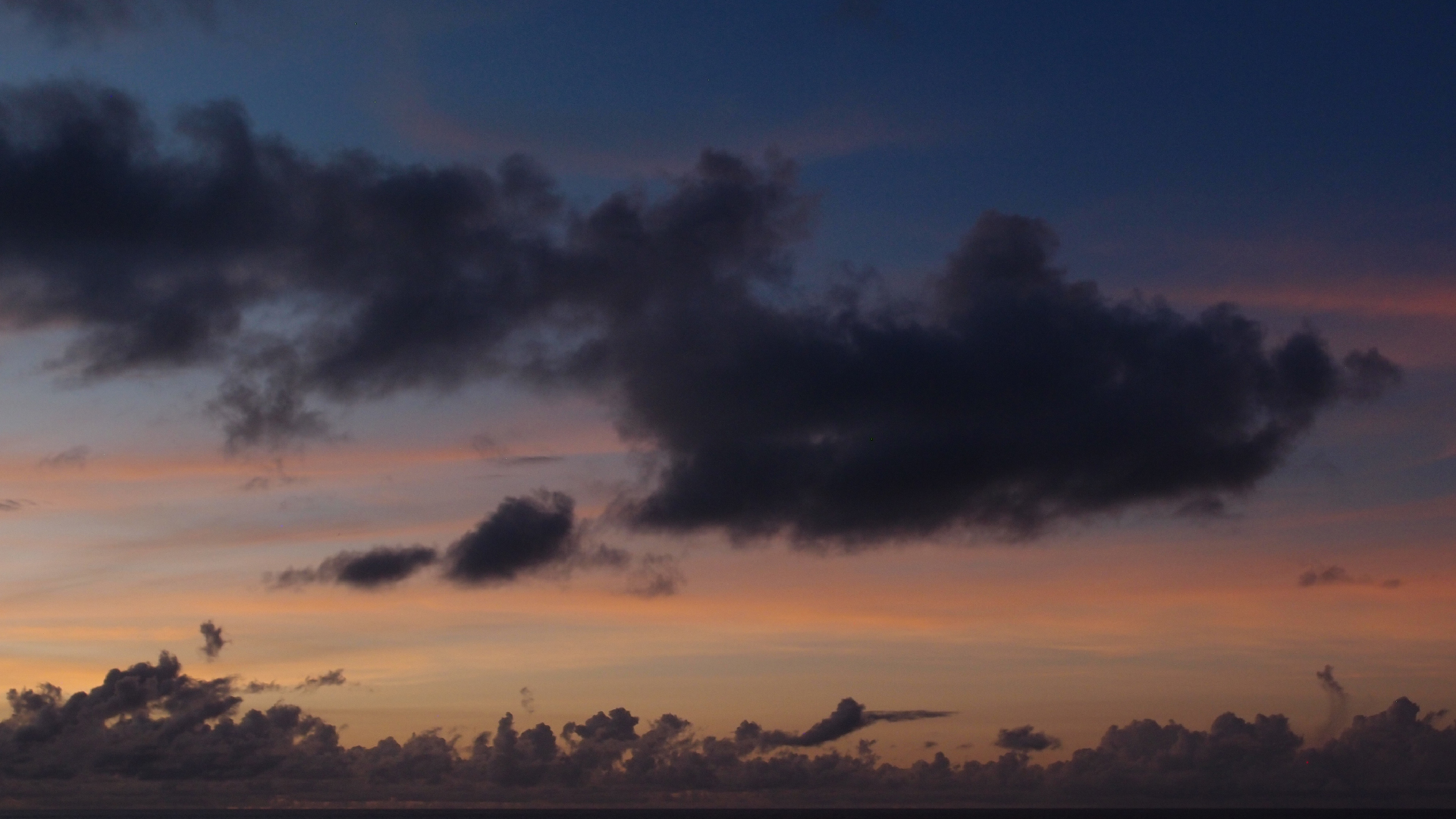 2022-10-27 15 Uhr 58 Wolken und Wellen (Foto, Video)