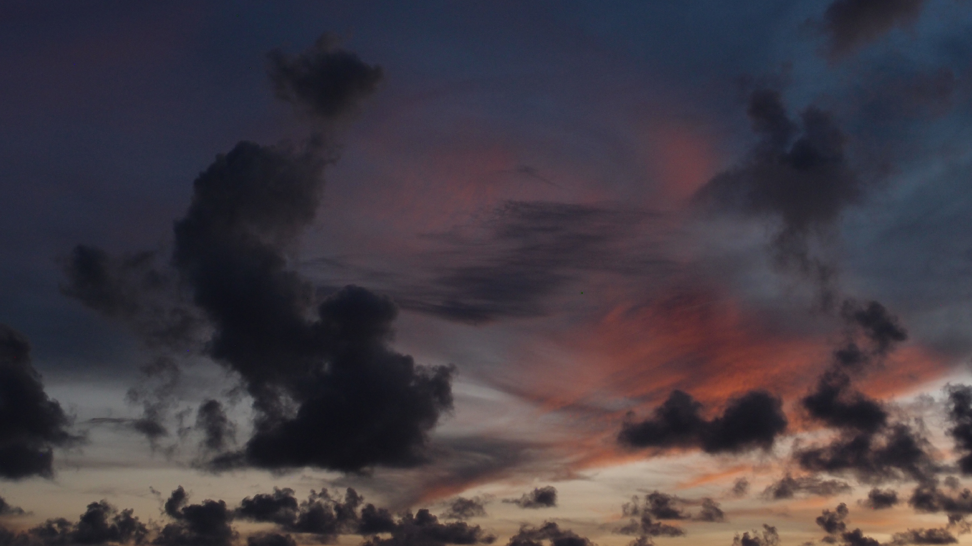2022-10-27 15 Uhr 58 Wolken und Wellen (Foto, Video)