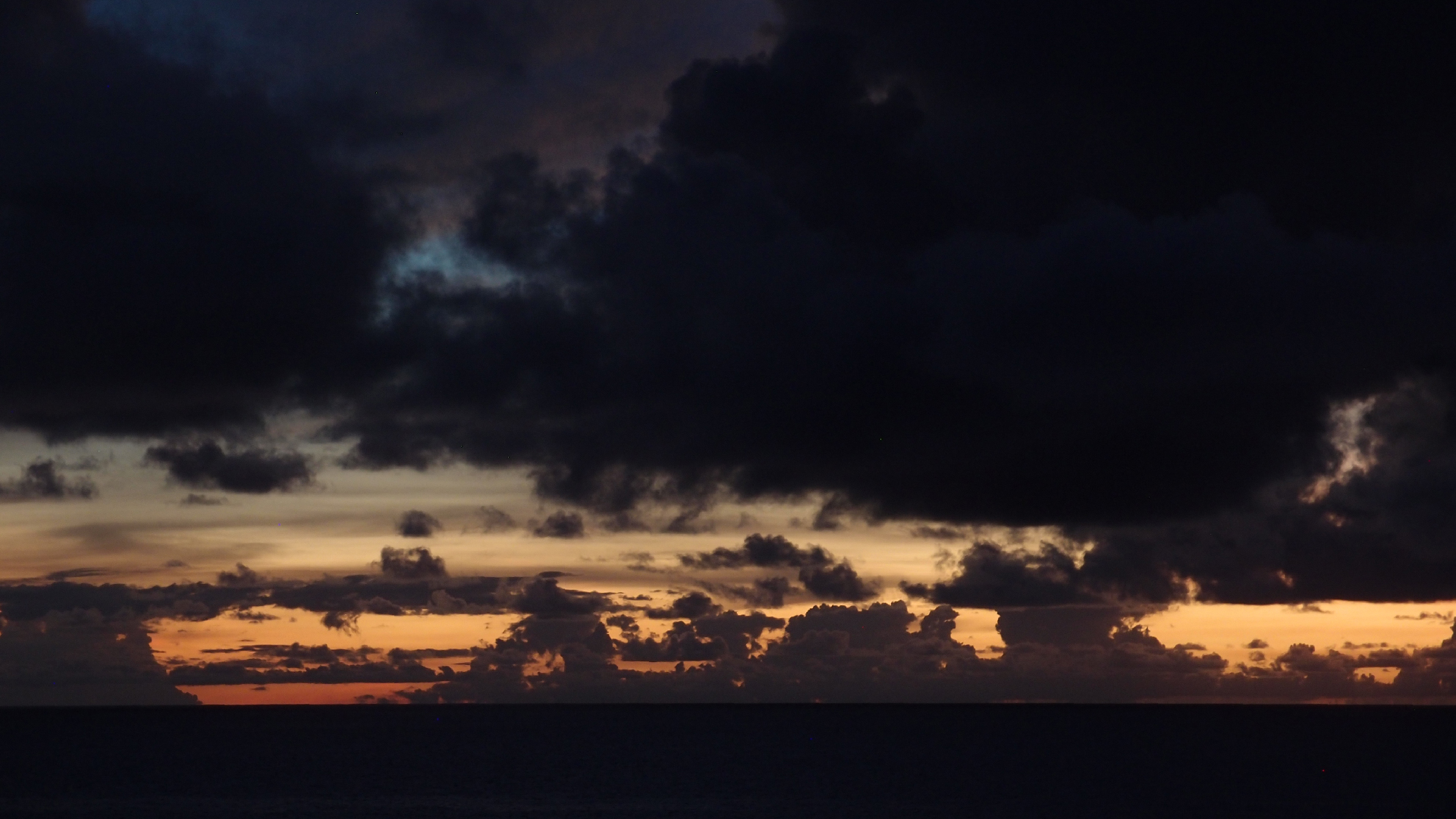 2022-10-27 15 Uhr 58 Wolken und Wellen (Foto, Video)
