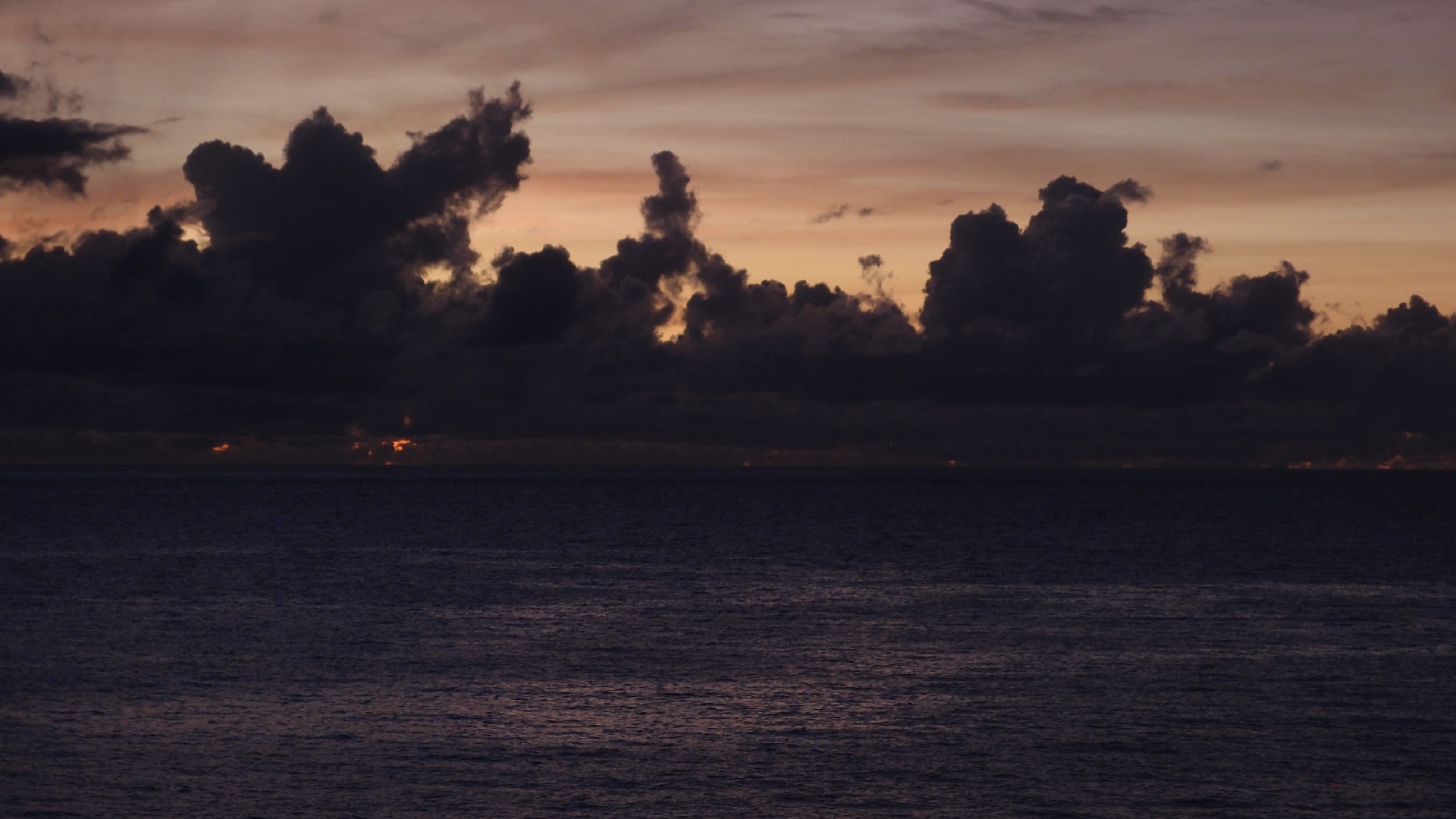 2022-10-27 15 Uhr 58 Wolken und Wellen (Foto, Video)