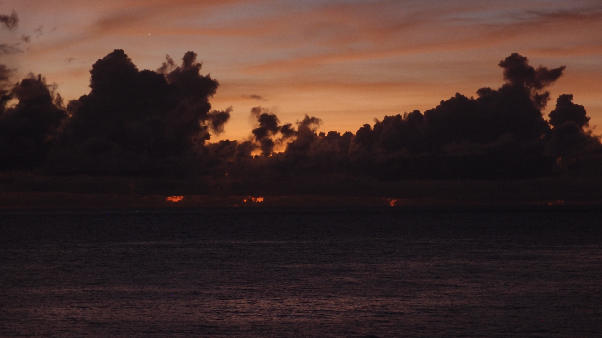 2022-10-27 15 Uhr 58 Wolken und Wellen (Foto, Video)